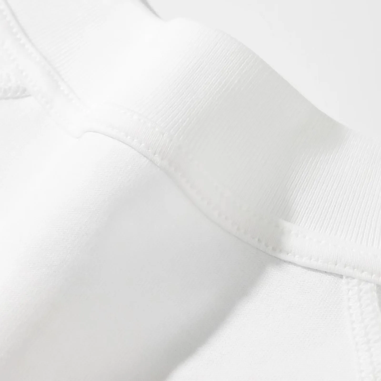黒のTシャツにピンクの文字「SHHH noone cares - On Sneaker Care のレビューと価格